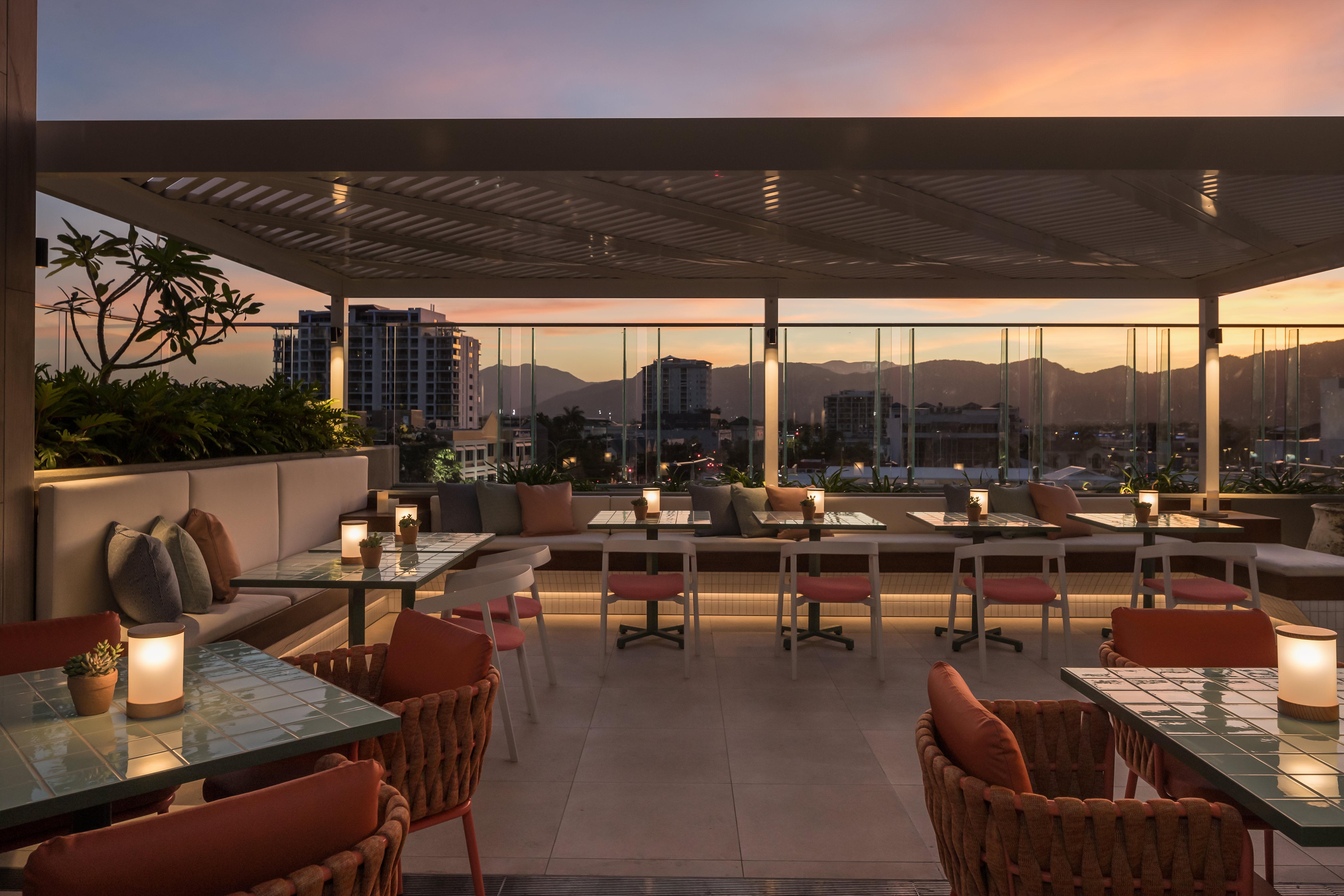 Crystalbrook Bailey Hotel Cairns Eksteriør billede The rooftop bar