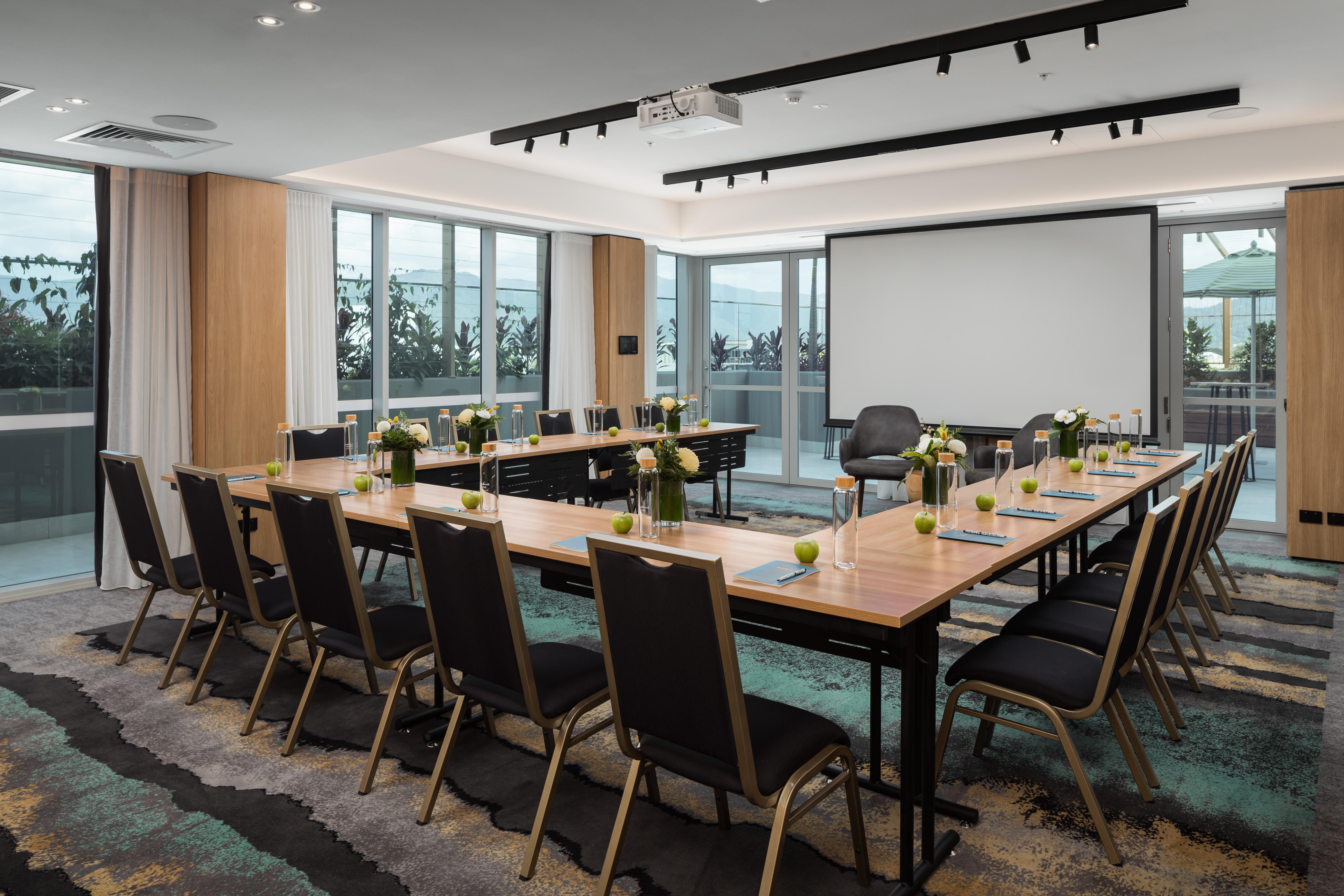 Crystalbrook Bailey Hotel Cairns Eksteriør billede Meeting room