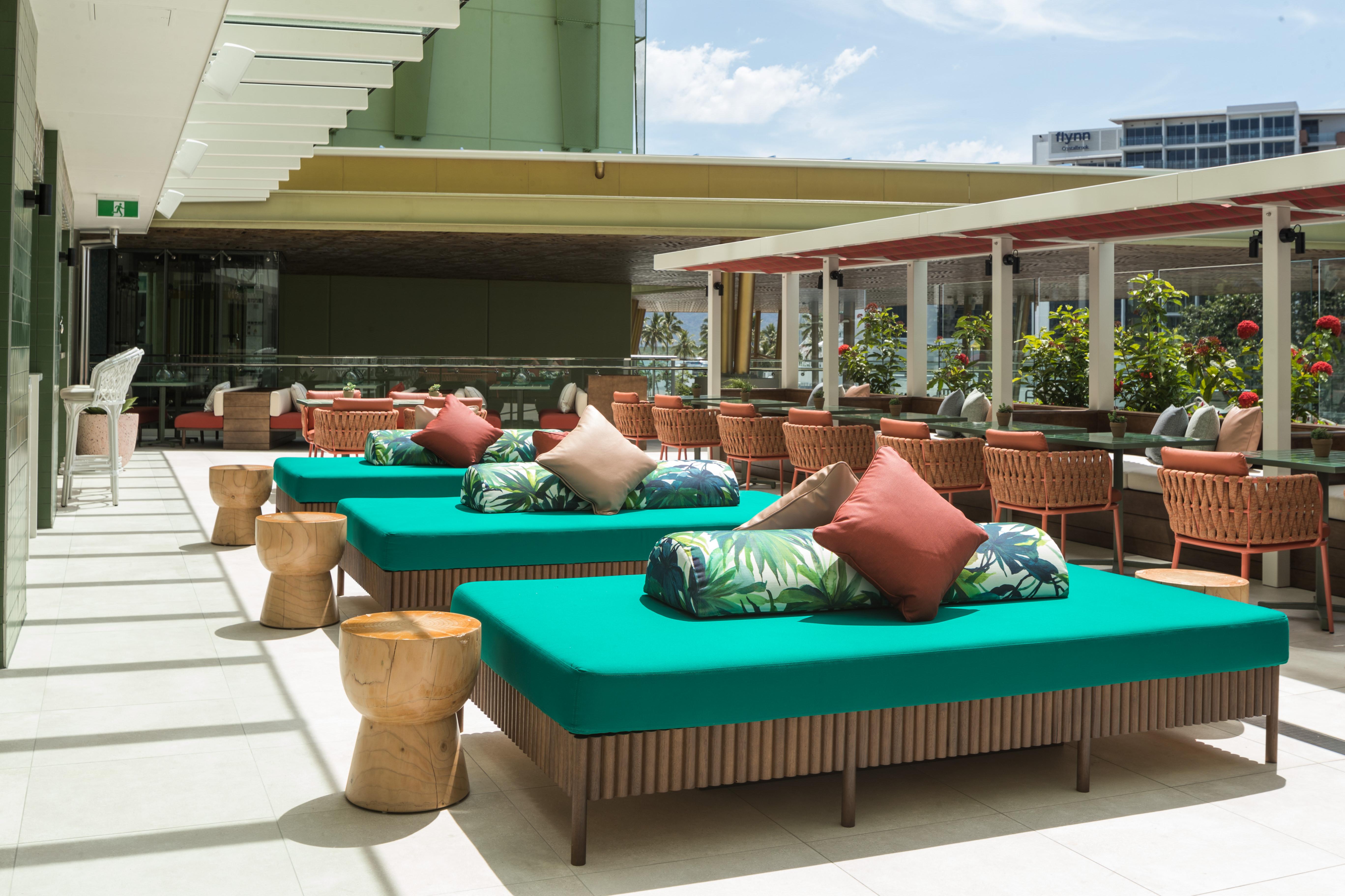 Crystalbrook Bailey Hotel Cairns Eksteriør billede The rooftop bar at the hotel