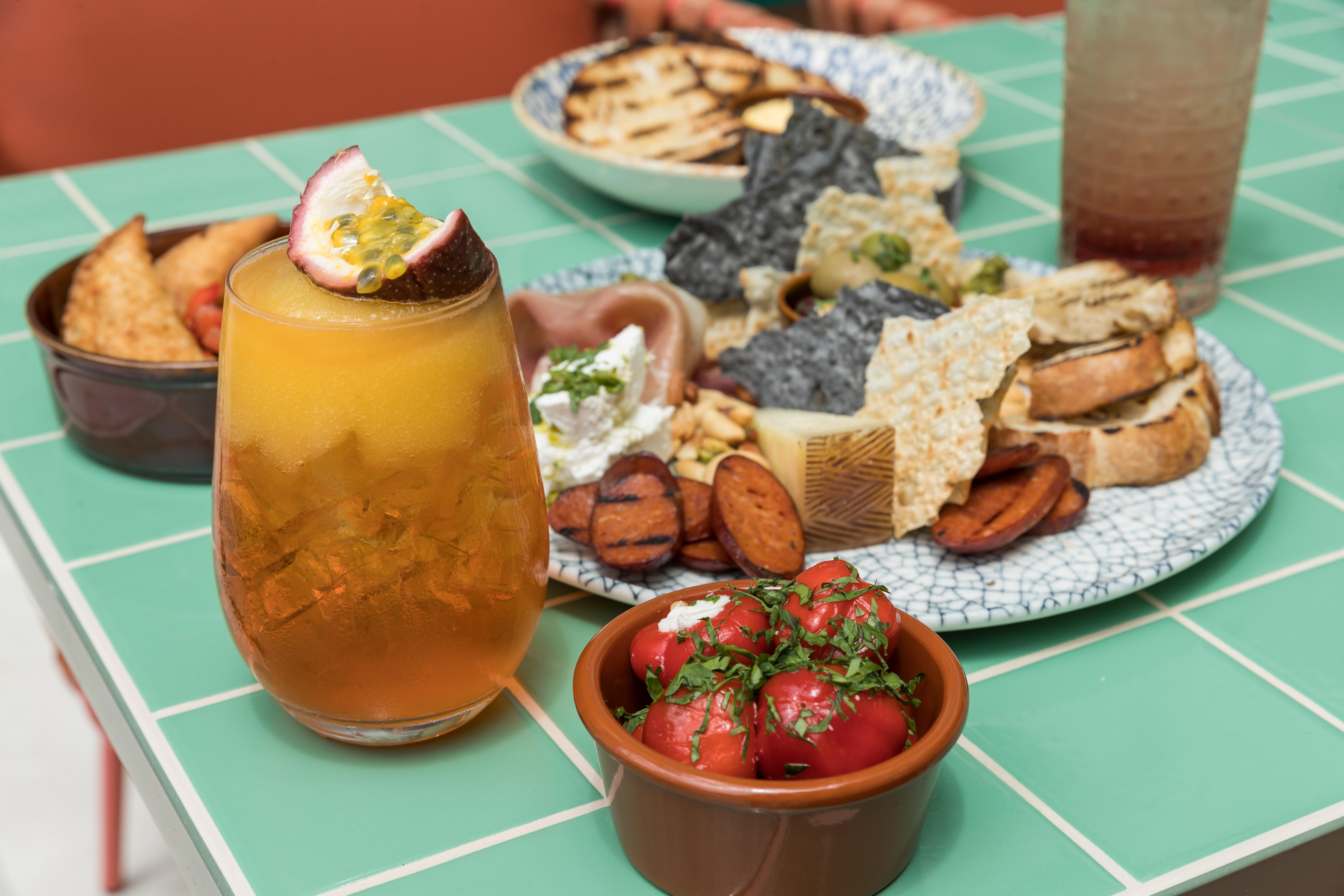 Crystalbrook Bailey Hotel Cairns Eksteriør billede A selection of tapas