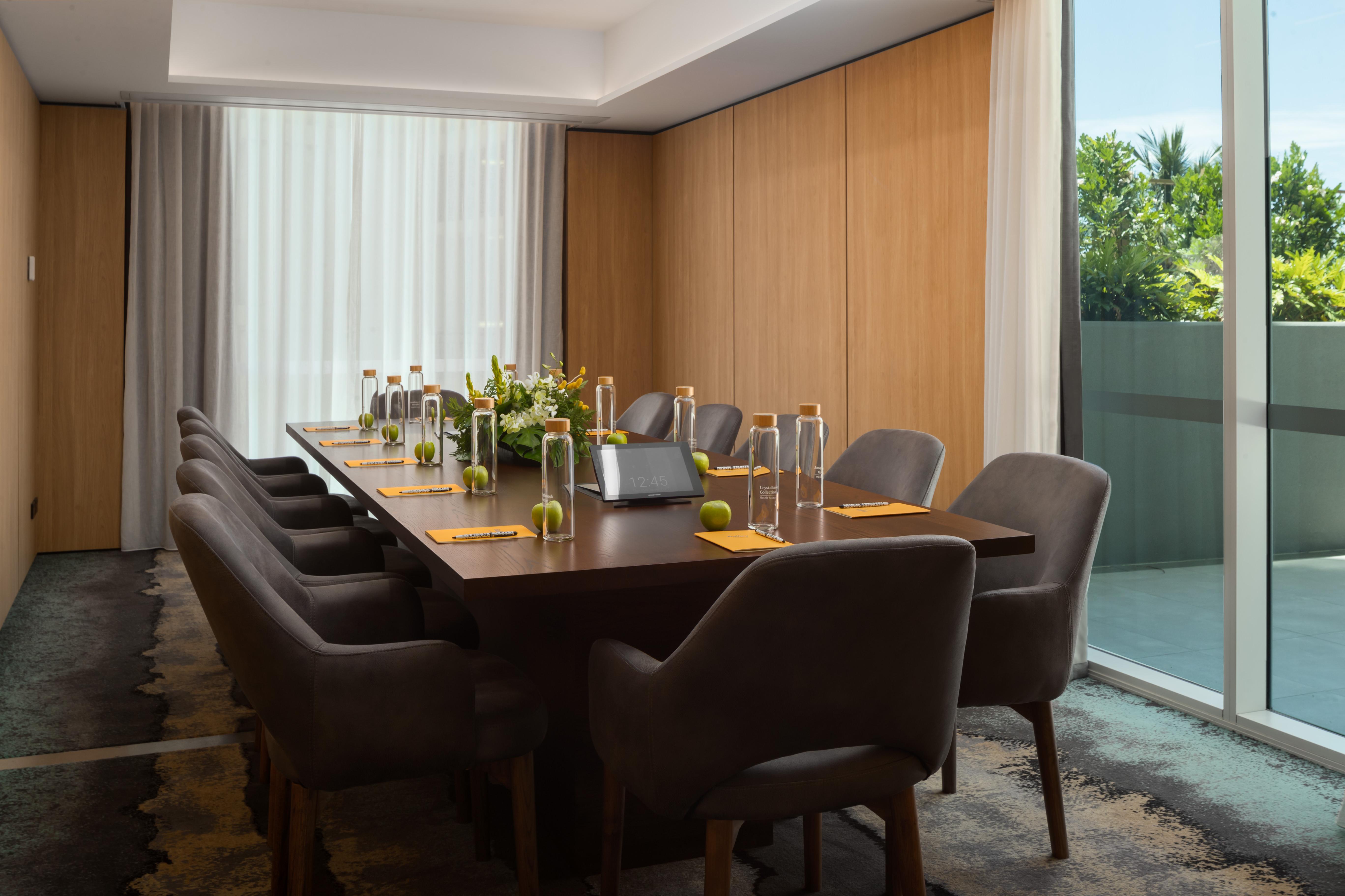 Crystalbrook Bailey Hotel Cairns Eksteriør billede Meeting room at the hotel