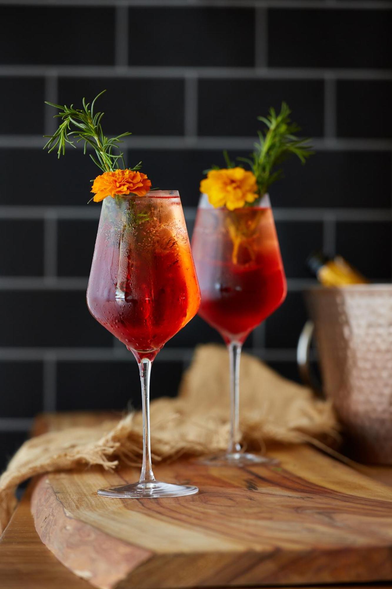 Crystalbrook Bailey Hotel Cairns Eksteriør billede A spritz cocktail