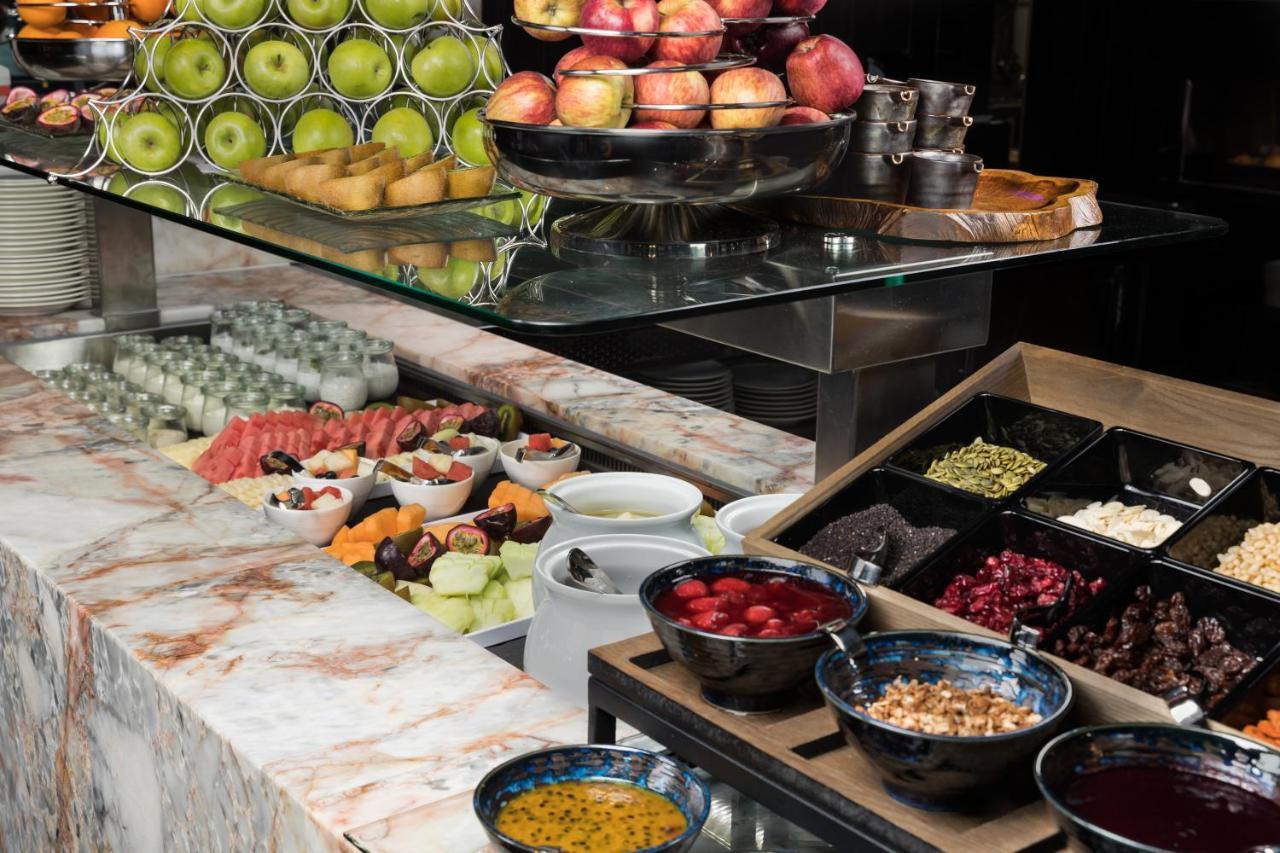 Crystalbrook Bailey Hotel Cairns Eksteriør billede A salad bar