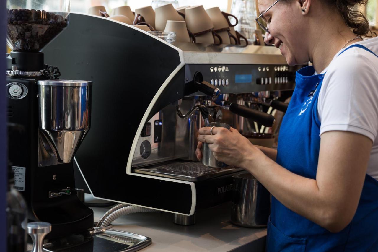 Crystalbrook Bailey Hotel Cairns Eksteriør billede A barista making coffee