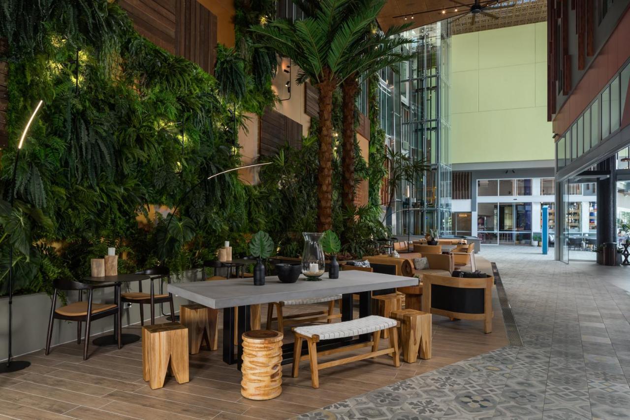 Crystalbrook Bailey Hotel Cairns Eksteriør billede The interior of the hotel